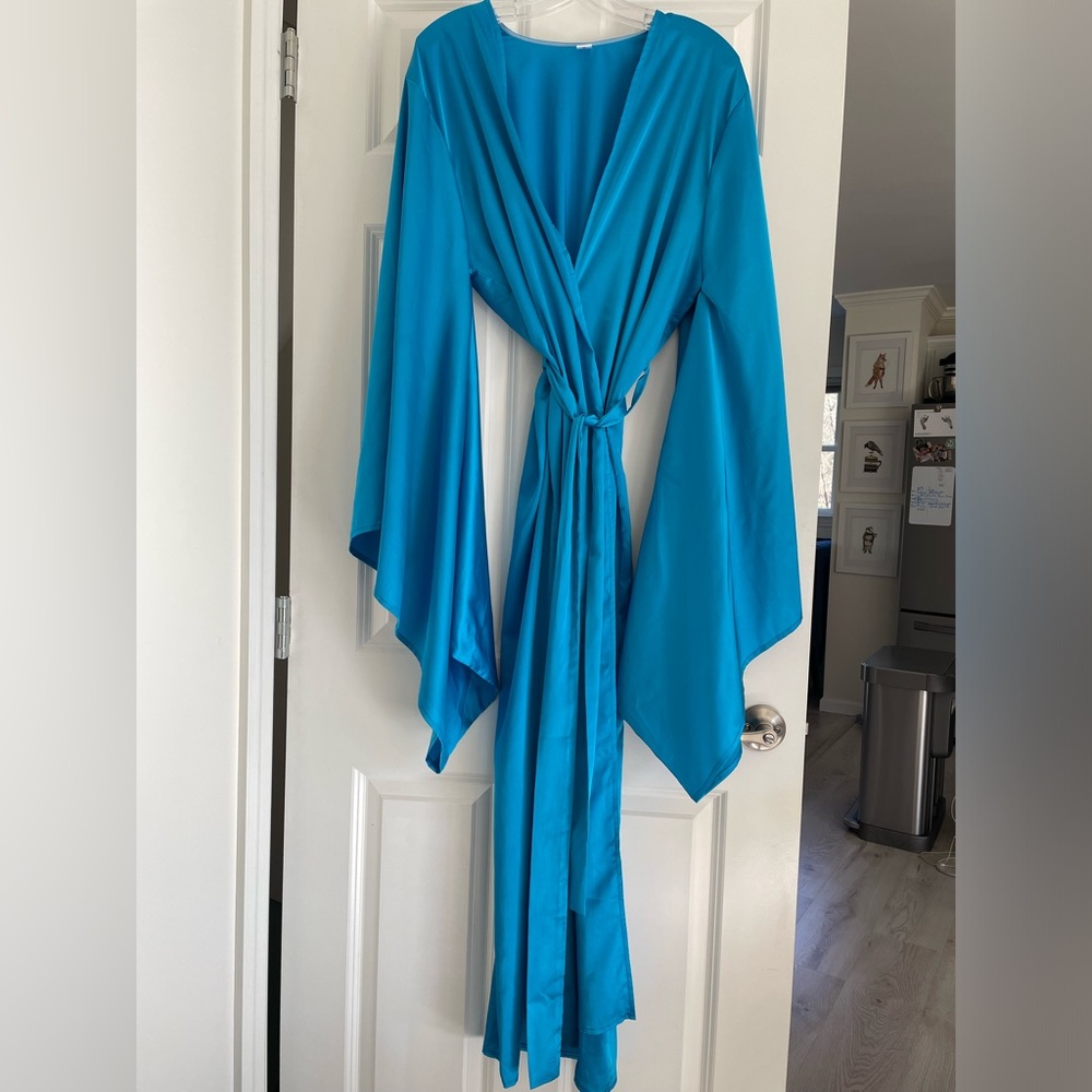 Lightweight Okiya Robe with Kimono Sleeves